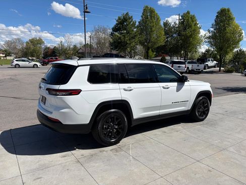 Used 2024 Jeep Grand Cherokee L Laredo image 20