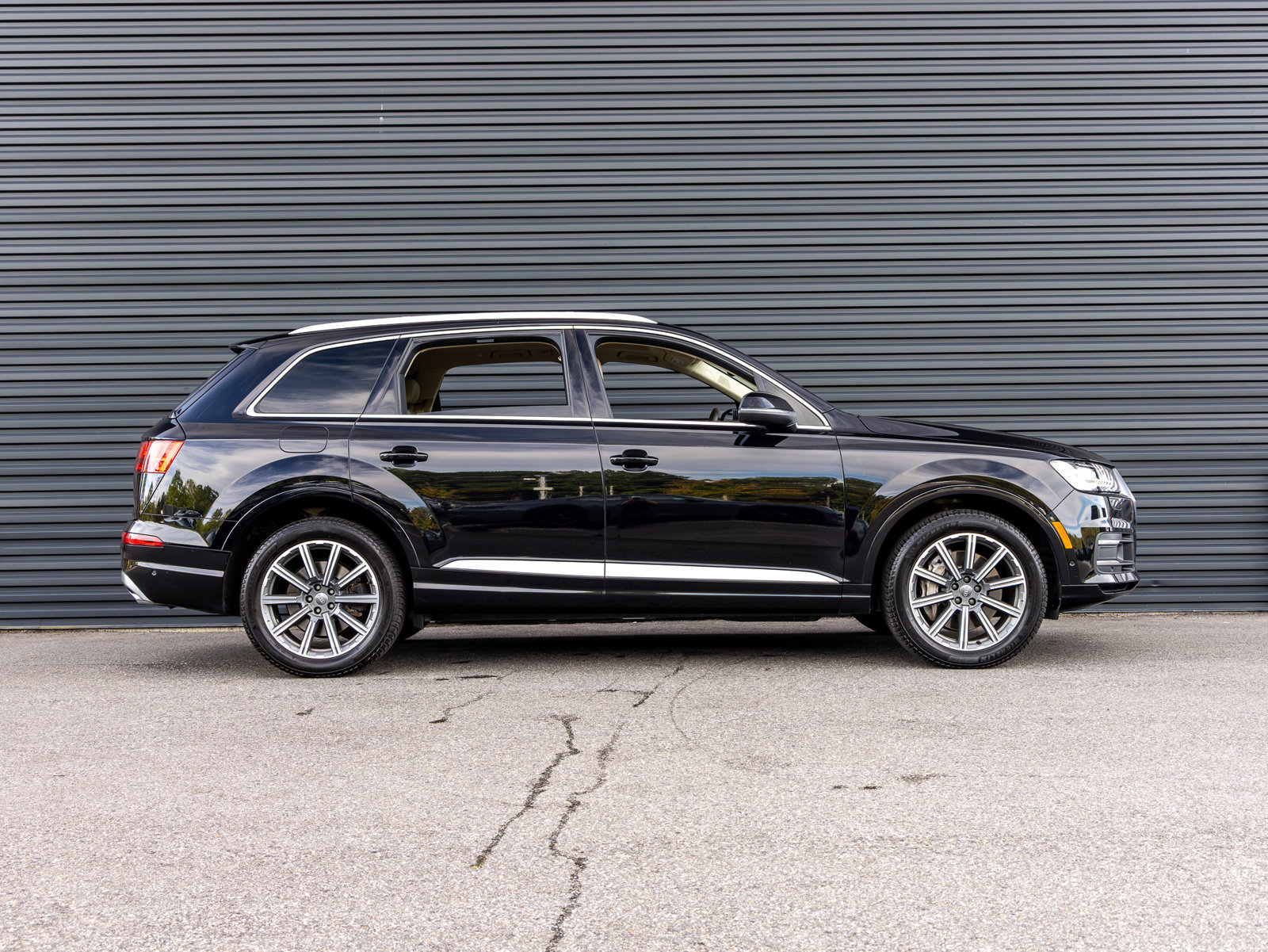 Used 2019 Audi Q7 3.0T Premium Plus w/ Premium Plus Package AWD/4WD image 8