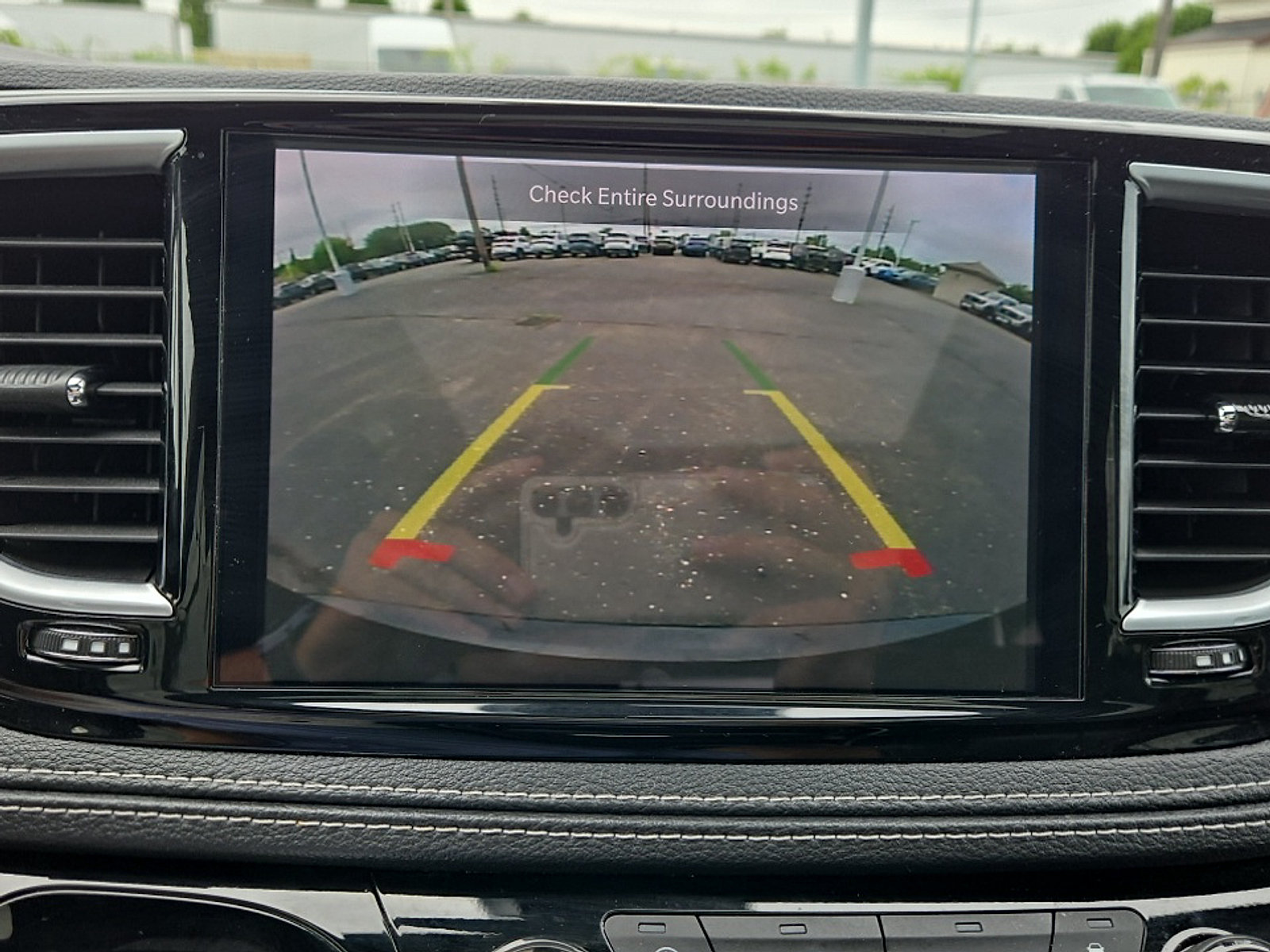 Used 2025 Chrysler Pacifica Limited FWD image 18