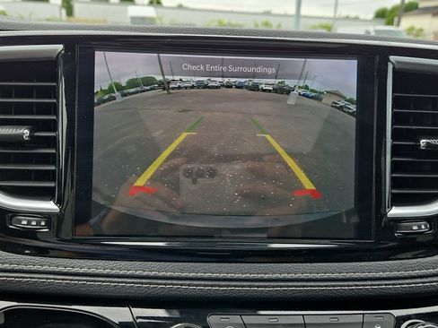 Used 2025 Chrysler Pacifica Limited FWD image 18
