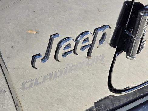 Used 2021 Jeep Gladiator Sport image 34