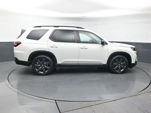 Certified 2023 Honda Pilot Sport image 7