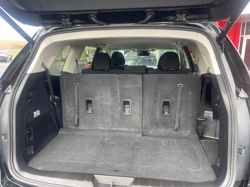 Used 2024 Subaru Ascent Premium w/ Convenience Package image 18