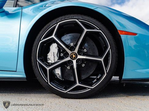 Used 2023 Lamborghini Huracan EVO image 31