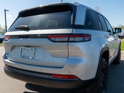 New 2026 Jeep Grand Cherokee Altitude AWD/4WD image 5