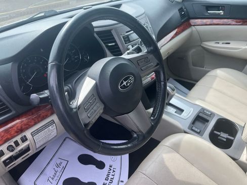 Used 2010 Subaru Outback 2.5i Limited AWD/4WD image 29