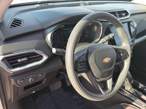 Used 2023 Chevrolet TrailBlazer LT w/ Convenience Package AWD/4WD image 12