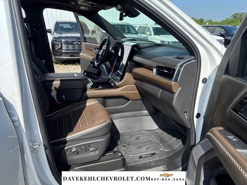 Used 2025 GMC Yukon XL Denali Ultimate w/ LPO, Illumination Package AWD/4WD image 34