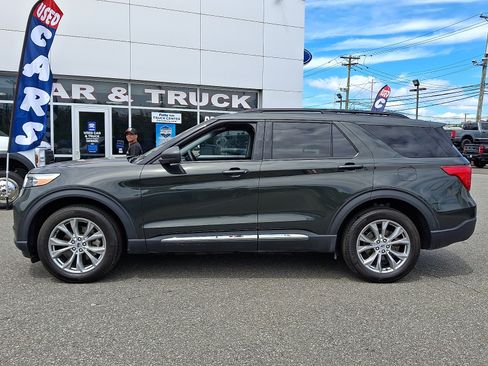 Used 2023 Ford Explorer XLT w/ Equipment Group 202A AWD/4WD image 7