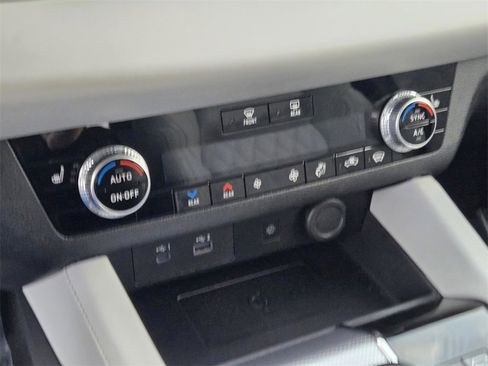 Used 2024 Mitsubishi Outlander SEL Black Edition image 22