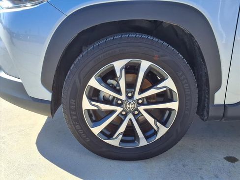 Certified 2025 Toyota Corolla Cross XLE image 10