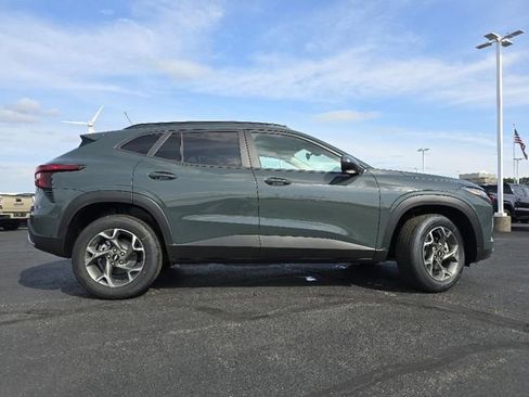 Certified 2025 Chevrolet Trax LT w/ Driver Confidence Package image 17