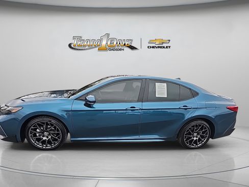 Used 2025 Toyota Camry SE image 6