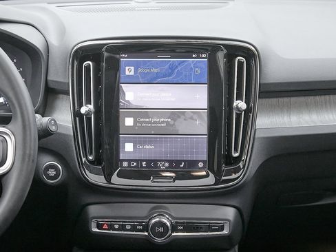 Certified 2024 Volvo XC40 B5 Plus w/ Protection Package Premier image 30