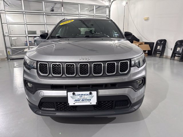 Used 2024 Jeep Compass Latitude AWD/4WD image 2