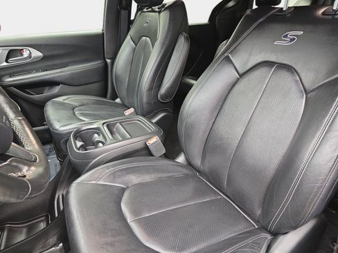 Used 2019 Chrysler Pacifica Touring-L w/ Advanced Safetytec Group FWD image 12