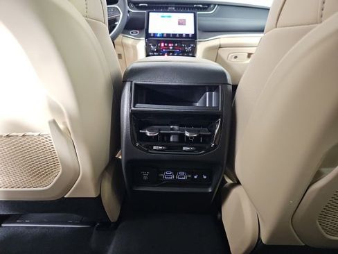 Certified 2024 Jeep Grand Cherokee Limited w/ Luxury Tech Group II image 14