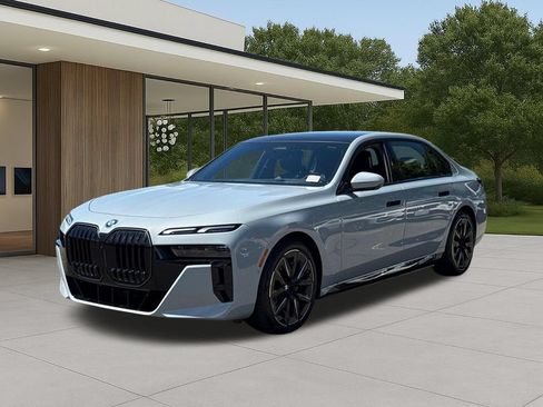 Used 2026 BMW i7 xDrive60 w/ M Sport Package RWD image 2