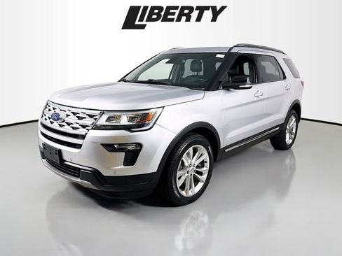 Certified 2018 Ford Explorer XLT w/ Equipment Group 202A image 3