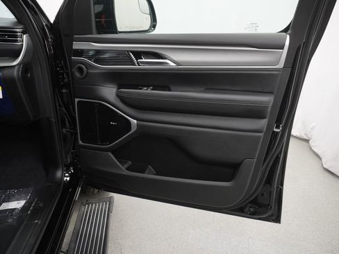 New 2026 Jeep Grand Wagoneer L Limited AWD/4WD image 33