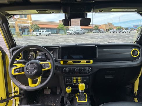 Used 2024 Jeep Wrangler Unlimited Sahara w/ Technology Group AWD/4WD image 11