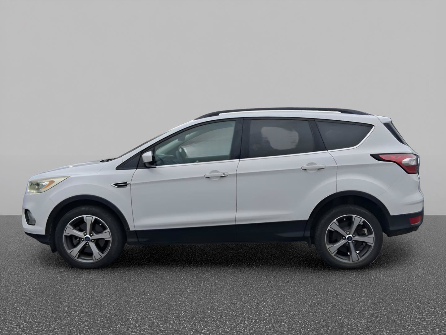 Used 2017 Ford Escape SE w/ Equipment Group 201A AWD/4WD image 8