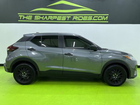Used 2023 Nissan Kicks S FWD image 11