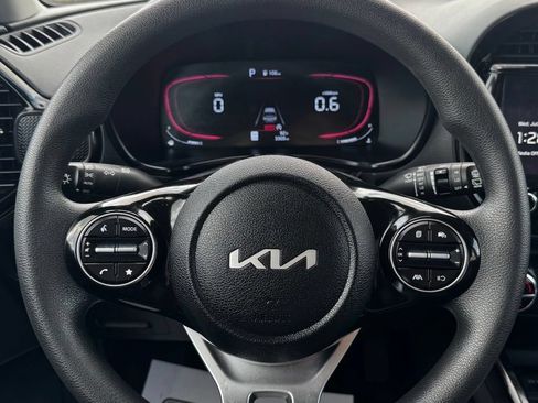 Used 2025 Kia Soul S FWD image 11