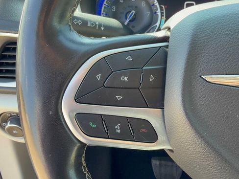 Used 2021 Chrysler Pacifica Touring-L FWD image 18