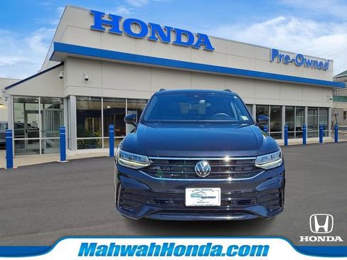 Used 2022 Volkswagen Tiguan SE R-Line AWD/4WD image 2