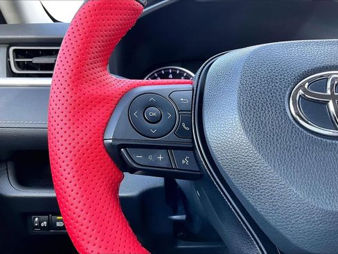 Used 2022 Toyota RAV4 LE image 23