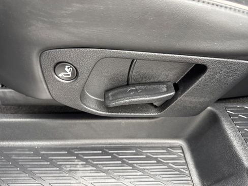 Used 2025 Hyundai Palisade SEL FWD image 16