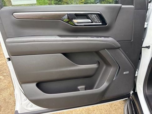 New 2025 Chevrolet Suburban LT w/ Comfort Package image 34