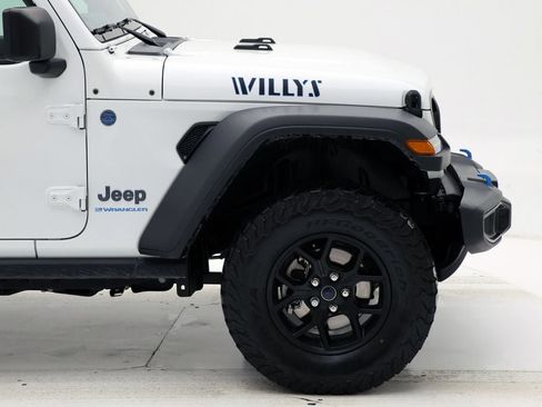 Used 2024 Jeep Wrangler Unlimited image 4