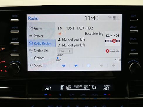 Used 2022 Toyota Sienna XLE Woodland Edition image 20