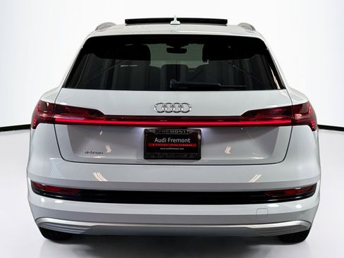 Used 2019 Audi e-tron Prestige w/ Prestige Package image 6
