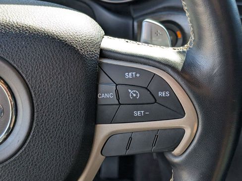 Used 2016 Jeep Grand Cherokee Limited image 25