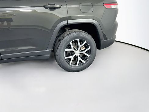 Used 2023 Jeep Grand Cherokee Limited AWD/4WD image 31