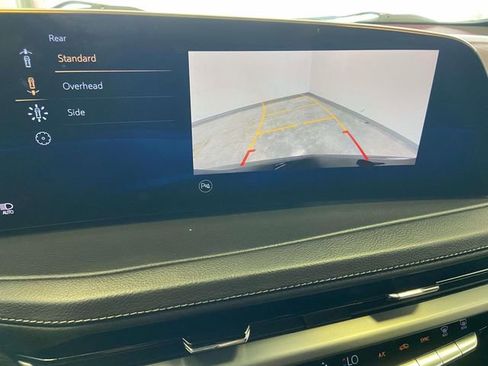 Used 2025 Cadillac XT4 Premium Luxury image 25