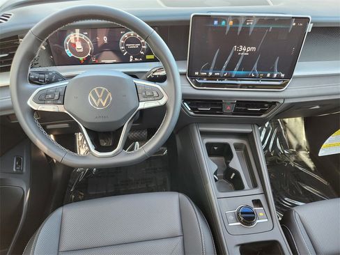New 2026 Volkswagen Tiguan SE image 2