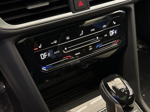 New 2026 Volkswagen Taos SE image 20