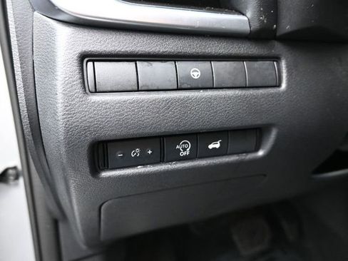 Used 2025 Nissan Rogue SV image 15