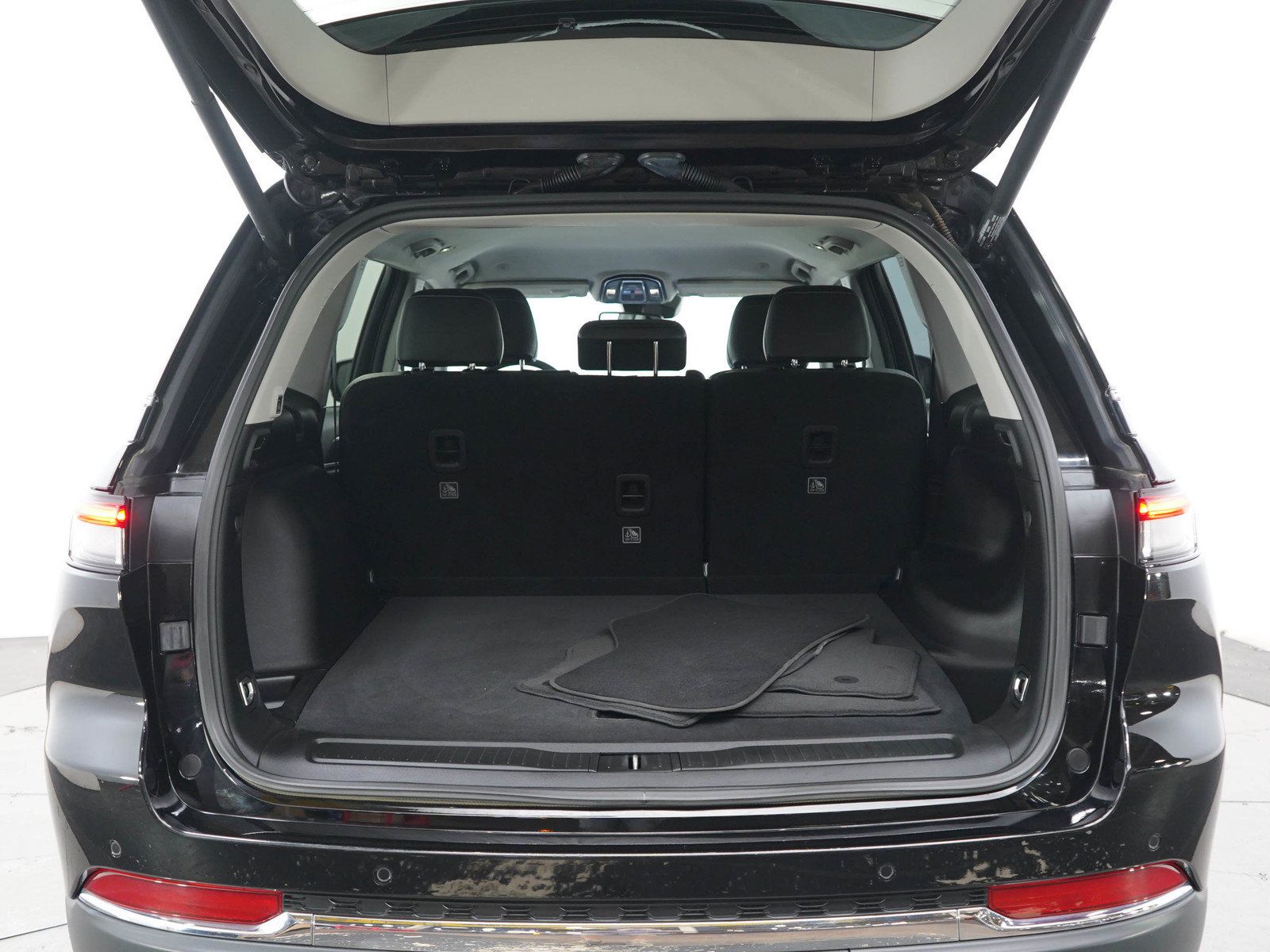 Used 2023 Jeep Grand Cherokee Limited AWD/4WD image 17