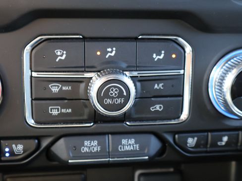 Used 2024 GMC Yukon SLT image 33