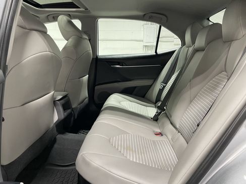 Used 2020 Toyota Camry SE w/ Sunroof Package FWD image 16