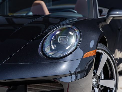 Used 2025 Porsche 911 Carrera RWD image 18