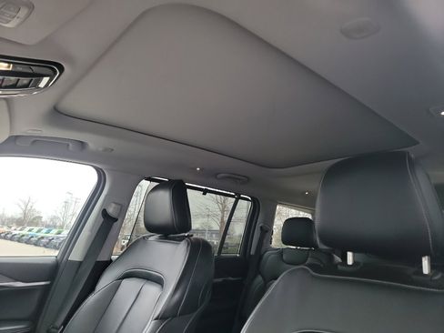 Used 2023 Jeep Grand Cherokee L Limited w/ Luxury Tech Group II image 10