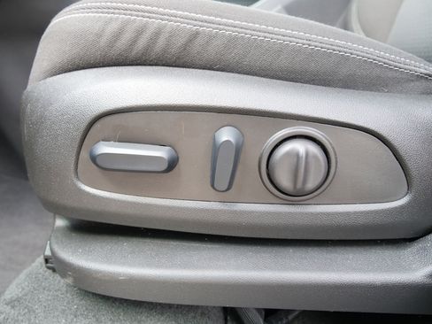 Used 2024 GMC Terrain SLE w/ Driver Convenience Package image 13