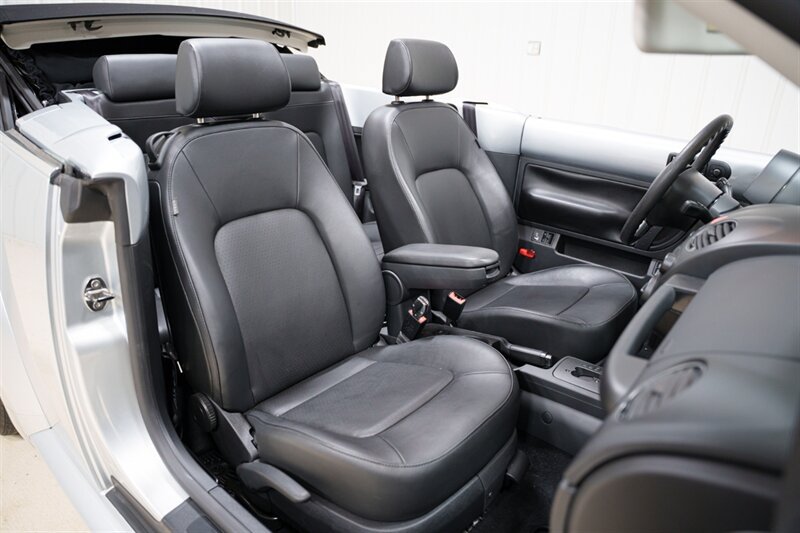 Used 2007 Volkswagen Beetle Convertible FWD image 16