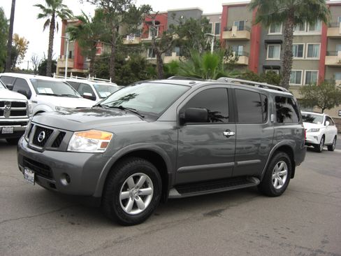 Used 2015 Nissan Armada SV image 3
